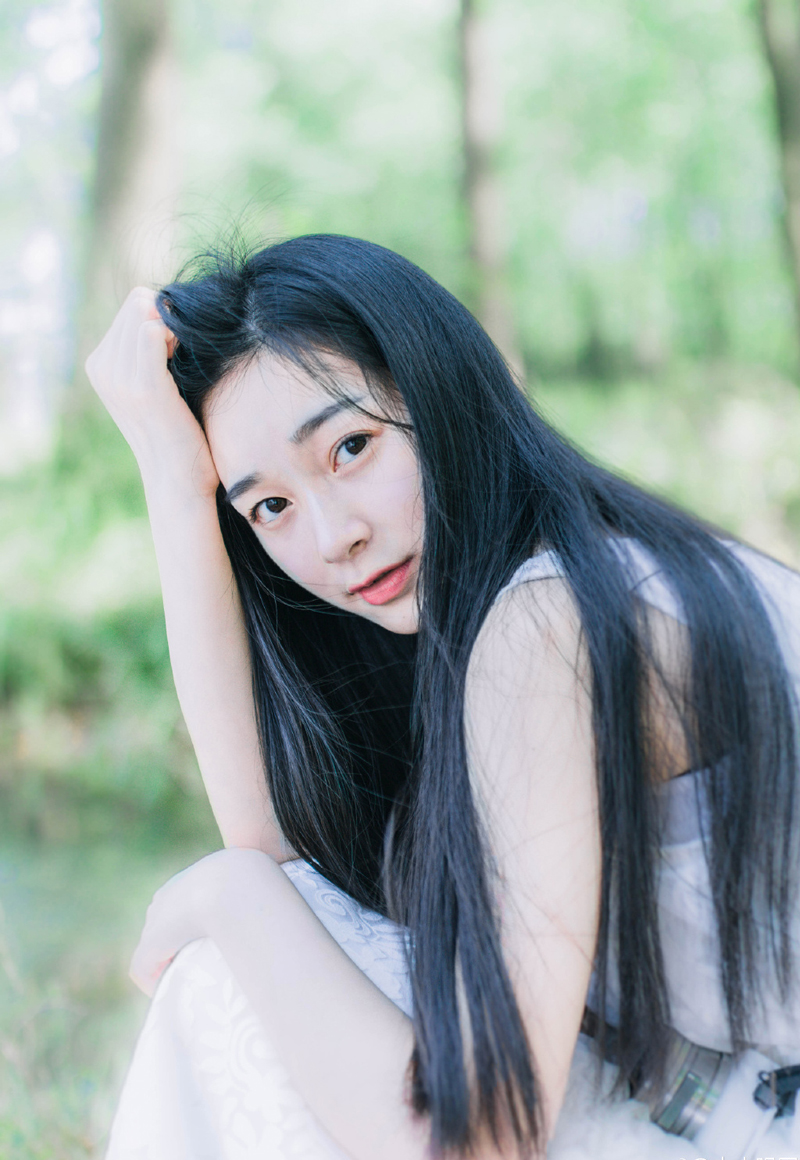 扬起理想的风帆并为之奋斗，你会真正体会到人生的价值和乐趣。最大的敌人是自己，只要你战胜了自己，你就是真正的男子汉？